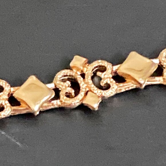 Avon Precious Pretenders bracelet & earrings - early 70s collectibles! - Picture 5 of 11